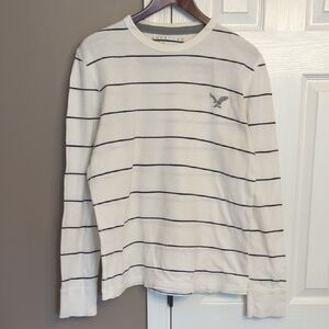 American Eagle Outfitters Men's White and Navy  Striped Long Sleeve Tee